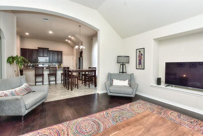 Building Photo - 117 Salt Fork Dr