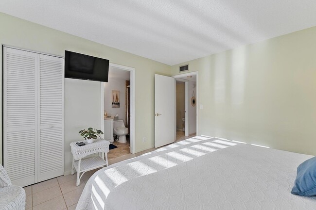 Building Photo - 1605 S US Hwy 1