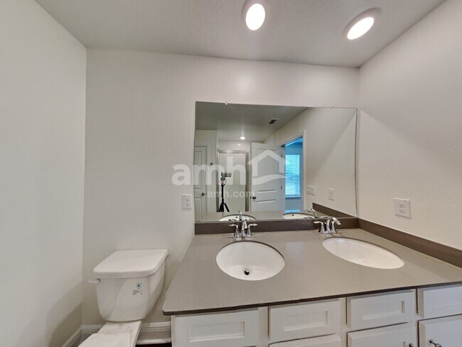 Building Photo - 27349 St Andrews Ave