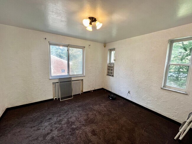Building Photo - 2156 Sampson St