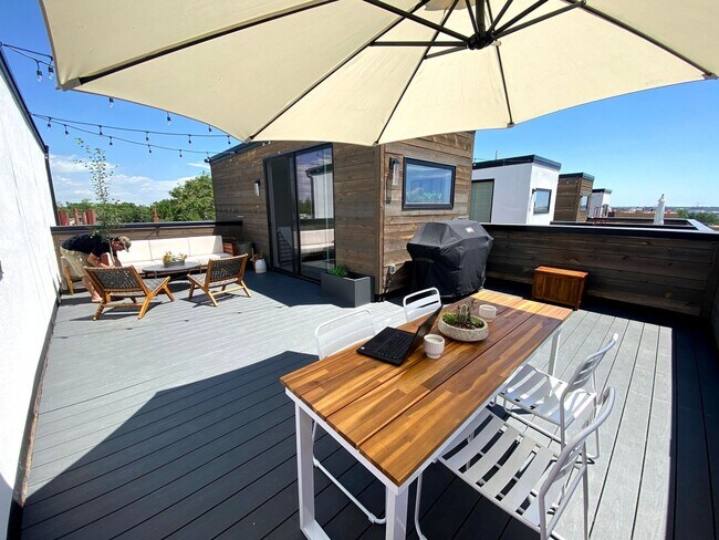 Building Photo - Modern 2BR + Office Townhome with Rooftop Deck in Prime Sunnyside/Highlands Location