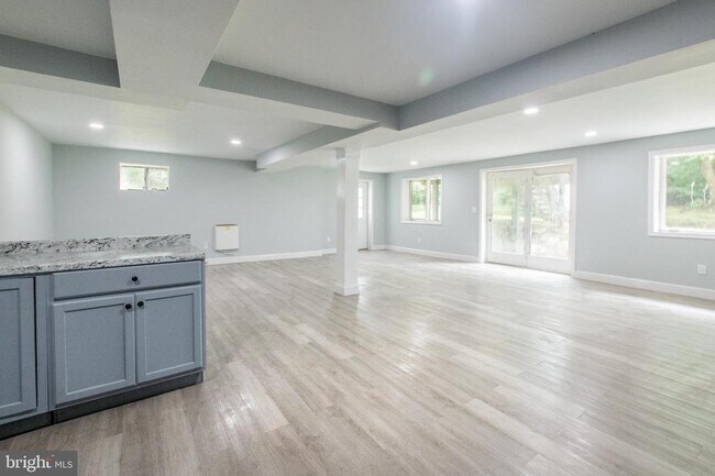 Building Photo - 1425 Manor Rd