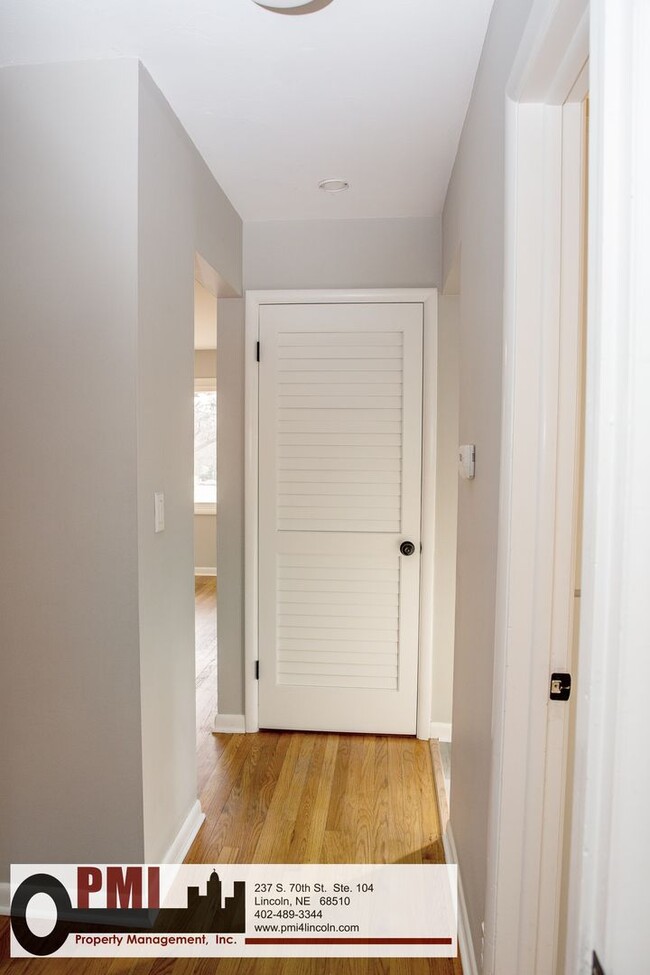 Building Photo - 820 S 38th St