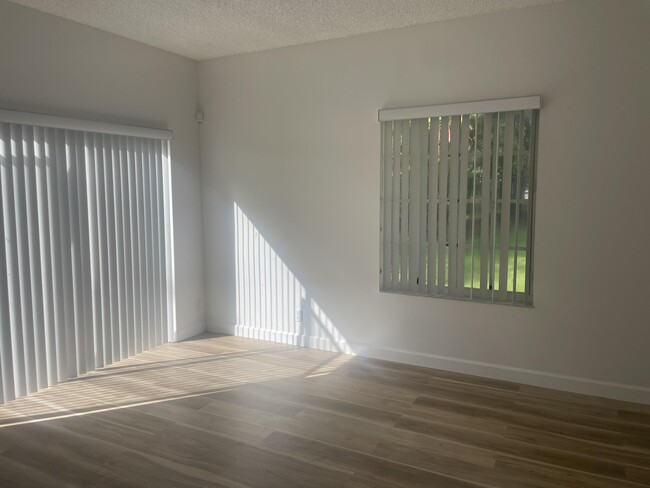 Building Photo - 9888 Kamena Cir