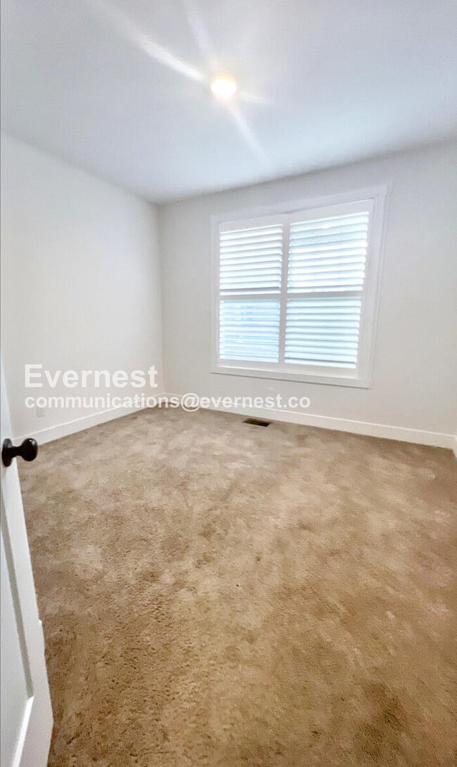 Building Photo - 509 SW Brummel Rd