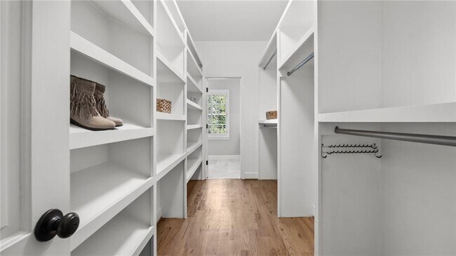 Building Photo - 3532 Paces Pl NW