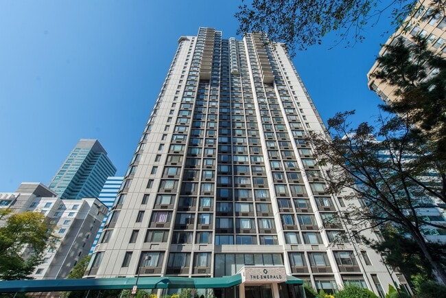 Building Photo - 45 River Dr S