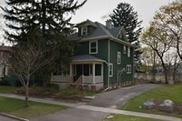 Building Photo - Spacious Single Family 4-Bedroom 1.5-Bath Home For Rent