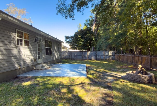 Building Photo - 642 Aspen St