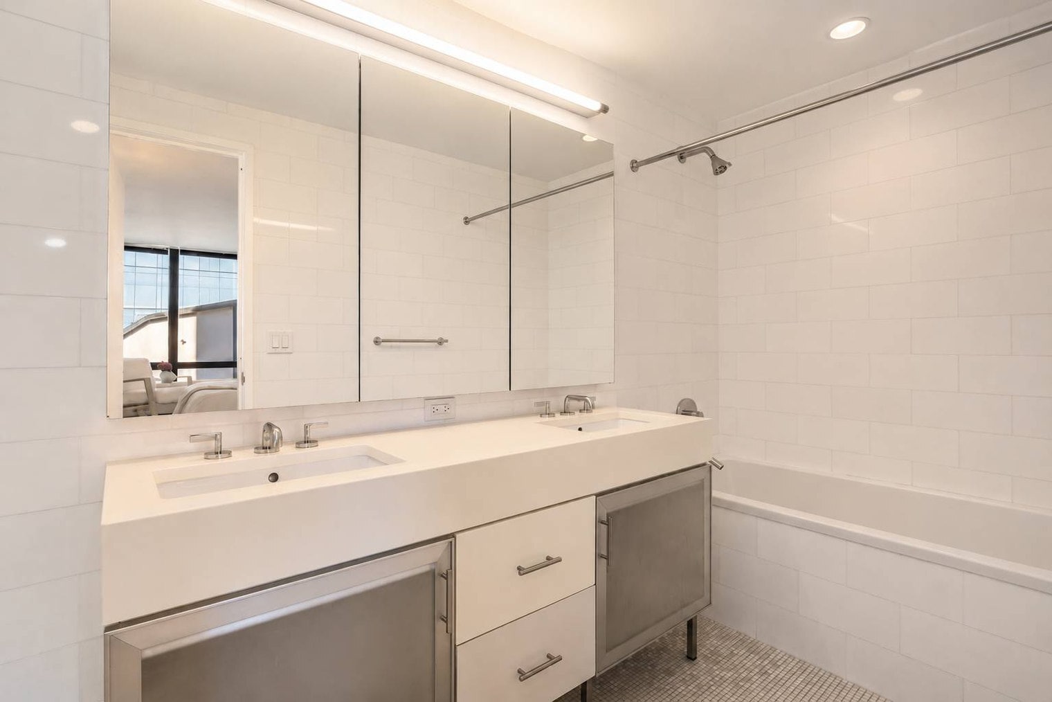 Building Photo - 1113 York Ave