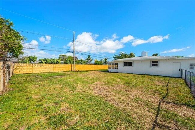 Building Photo - 9411 Jamaica Dr