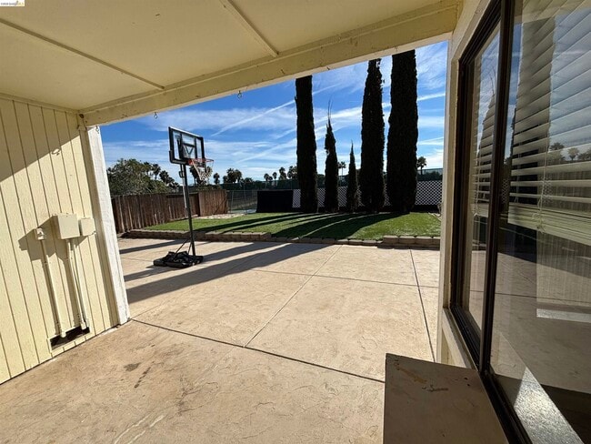 Building Photo - 5250 Riverlake Rd