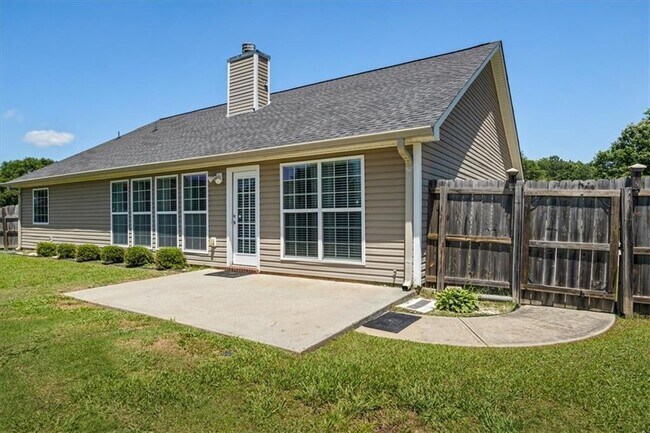 Building Photo - 2615 Snowcrest Pl
