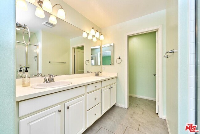 Building Photo - 11842 Nixon Ln