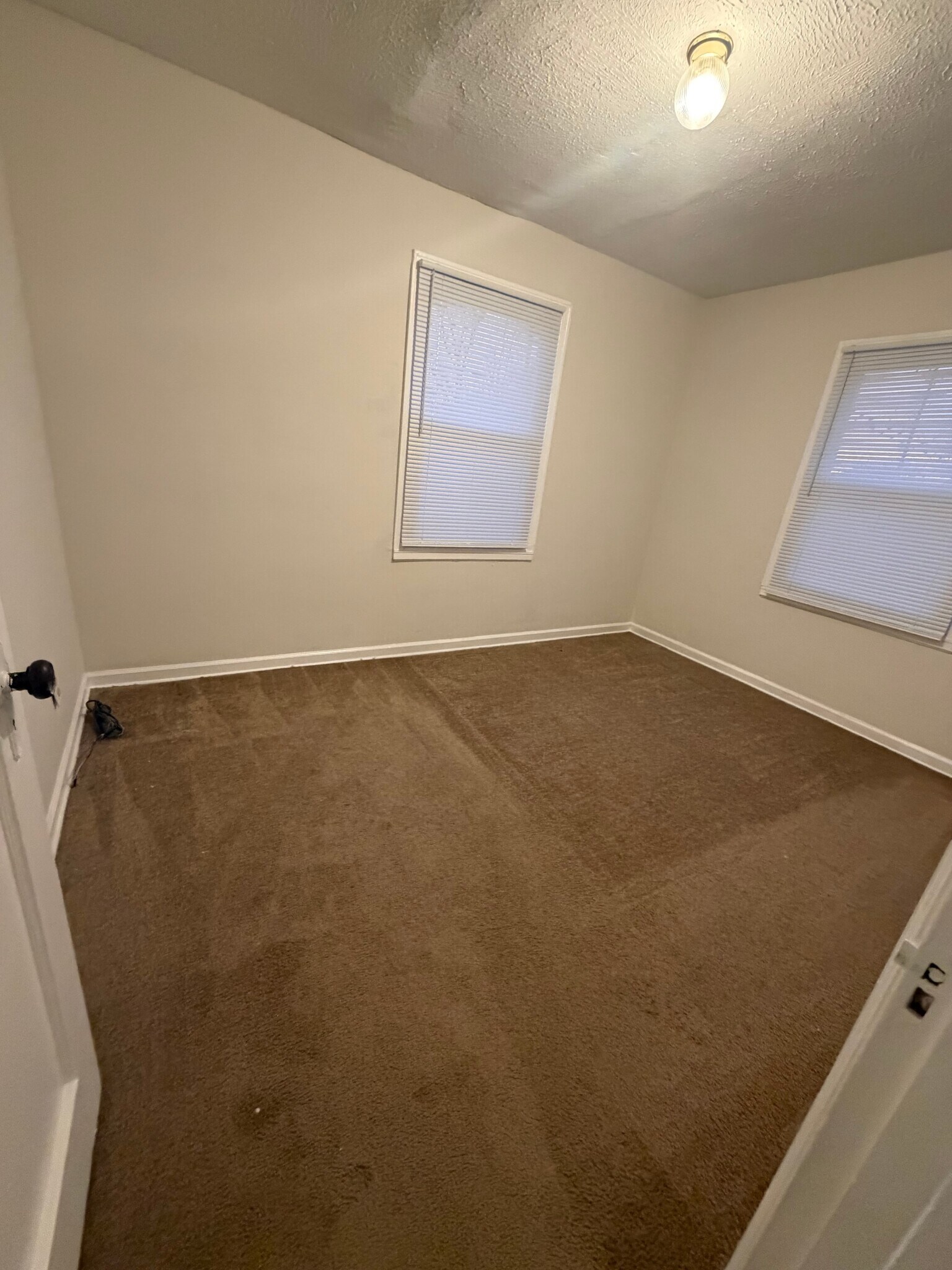 Building Photo - 301 E 4th St