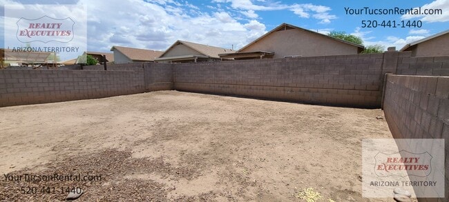 Building Photo - Valencia Rd & Headley Rd 3/2 - All tile fl...