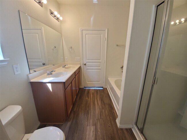 Building Photo - 14614 Sierra Garden Dr