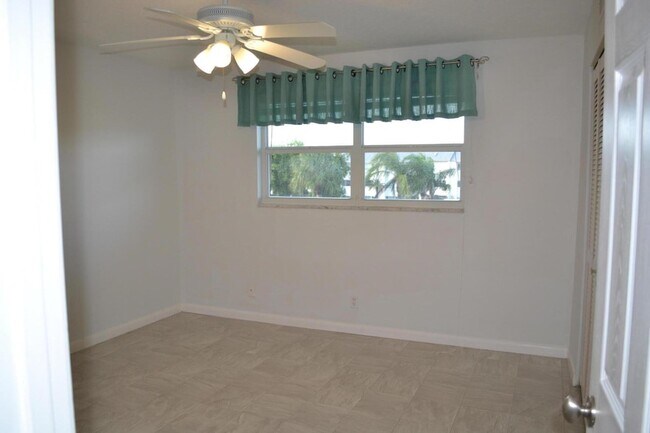 Building Photo - 124 Shore Ct