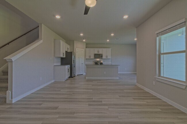 Building Photo - 425 Coda Xing Georgetown, TX 78633