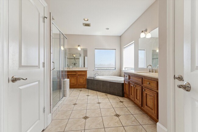 Building Photo - 3808 Glen Arbor Dr