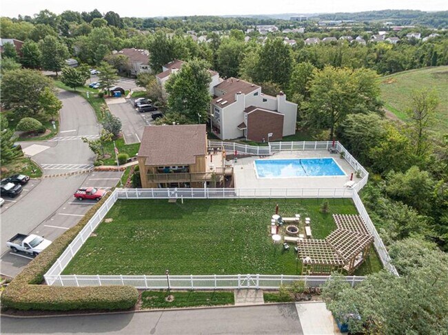 Building Photo - two bedroom two bath condo in Robinson Tow...