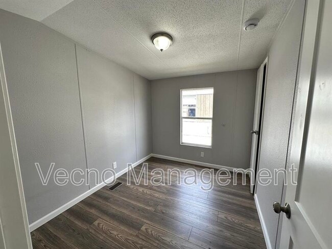 Building Photo - 13536 Sralla Rd