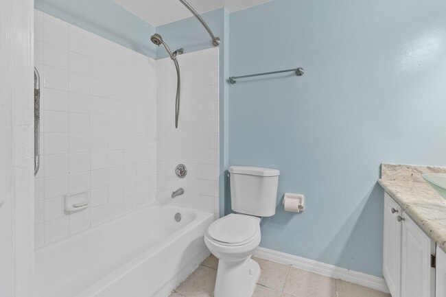 Building Photo - Luxurious 1 Bed / 1 Bath Condo in The Link...