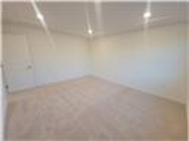 Building Photo - Beautiful 4 bedroom House