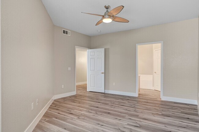 Building Photo - 10550 W Alexander Rd