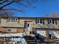 Building Photo - 4 bed 2.5 bath with a 2 car garage and fenced backyard