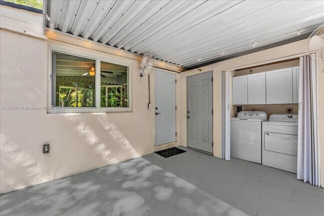 Building Photo - 7341 SW 64th Ct