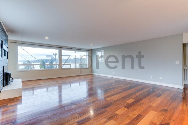 Building Photo - 10123 Cornell Ave S