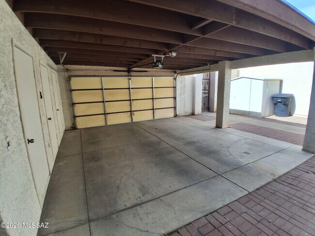 Building Photo - 4813 W Doria Dr