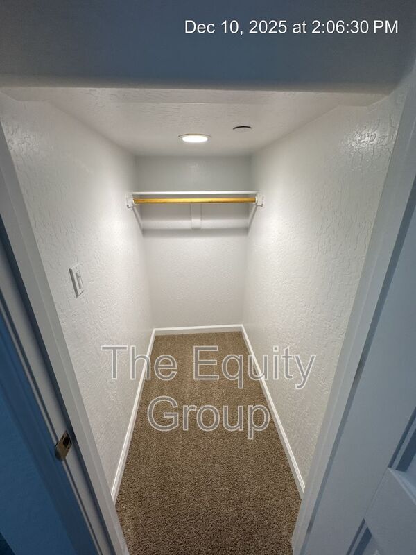 Building Photo - 1335 W Sedona Ave