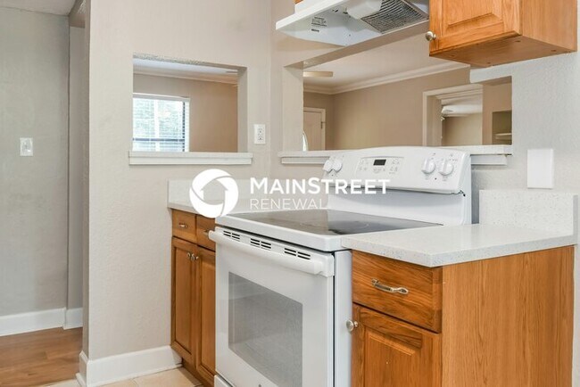 Building Photo - 4 Bedroom Pet-Friendly Home in Jacksonville, FL with Main Street Renewal