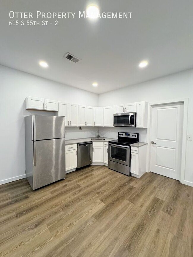 Building Photo - 615 S 55th St