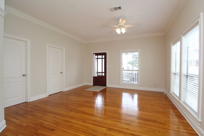 Building Photo - Charming Downtown 2BR/1BA Cottage – Hardwood Floors, Granite Kitchen, Front Porch, Fenced Backyar...