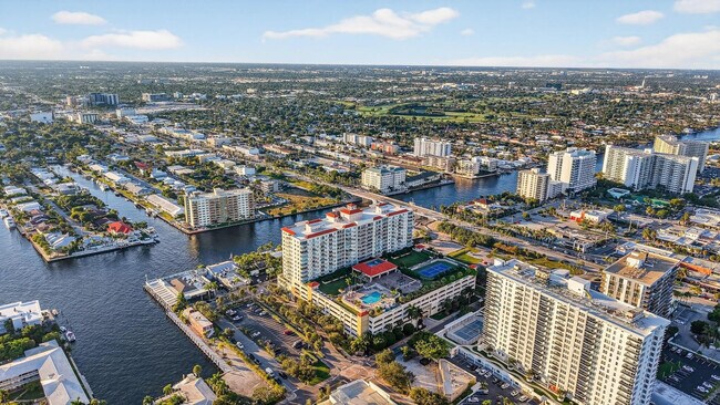 Building Photo - 3020 NE 32nd Ave