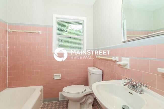 Building Photo - 3 Bedroom Pet-Friendly Home in Louisville,...