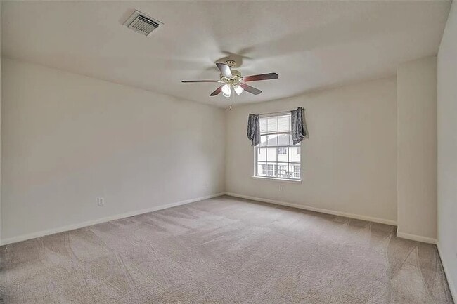 Building Photo - 511 Elm Ridge Dr