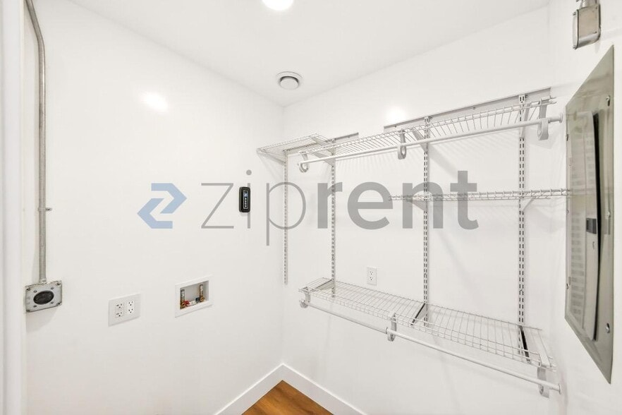 Building Photo - 854 Orange Ave