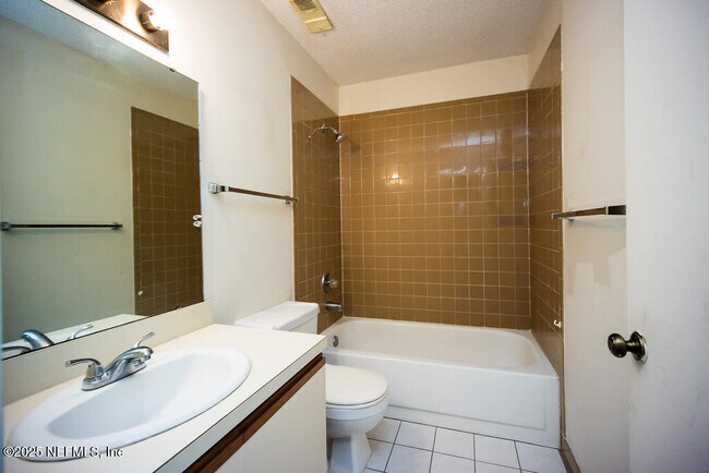Building Photo - 1307 River Hills Cir E