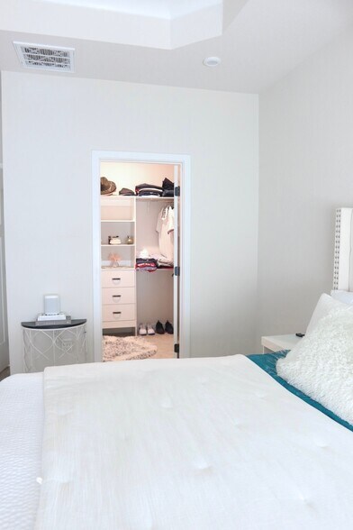 Building Photo - 152 Spring Grove Way