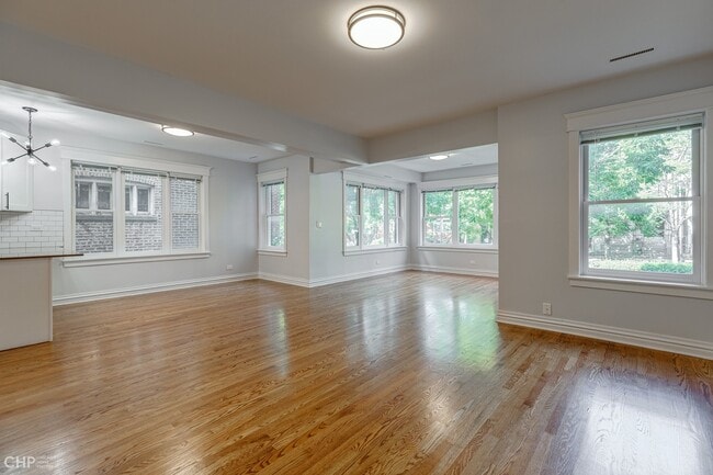 Building Photo - 4239 N Ashland Ave