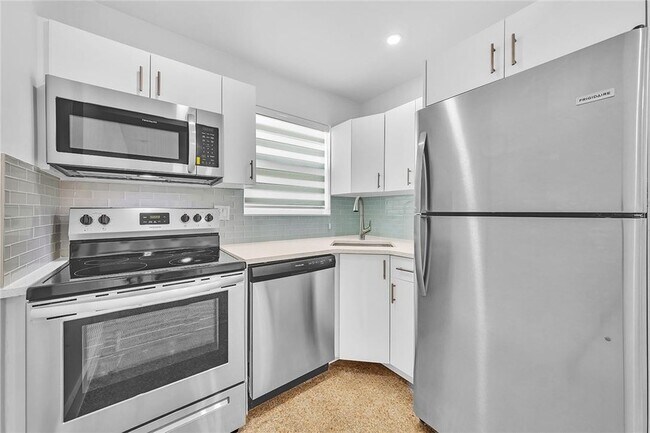 Building Photo - 5122 NE 19th Ave