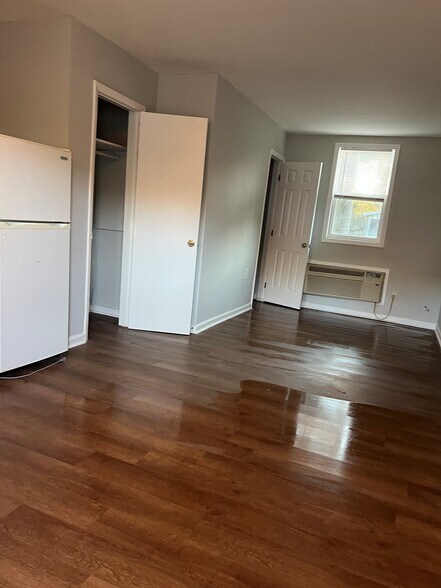 Building Photo - 2413 S Fraser St