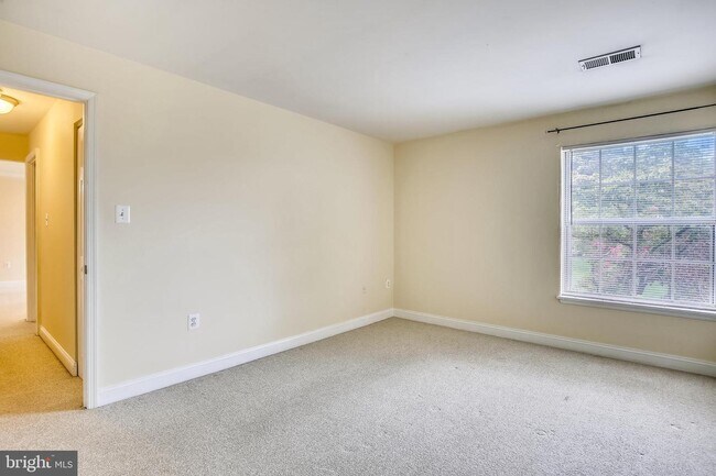 Building Photo - 1952 Kennedy Dr