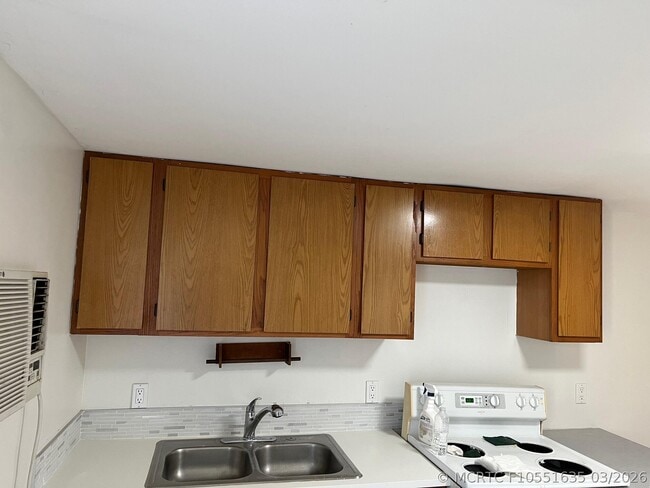 Building Photo - 2318 SW 17th Ave