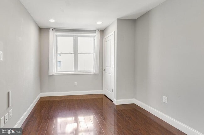 Building Photo - 625 Fernon St