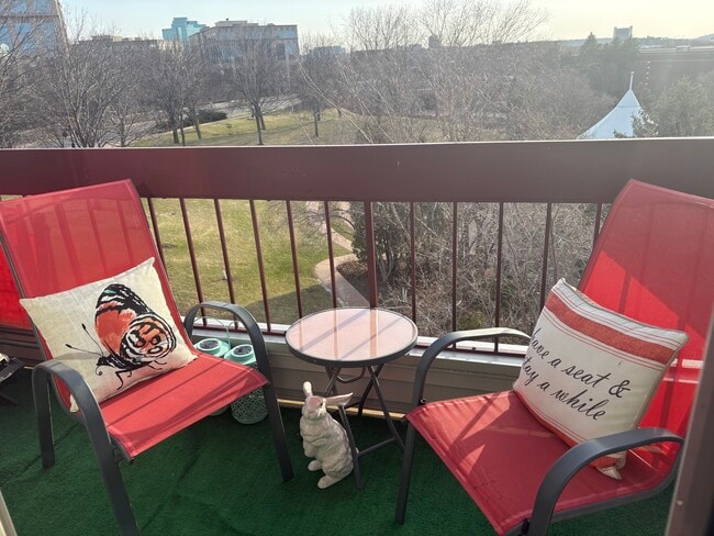 Large west facing deck - 7540 Edinborough Way